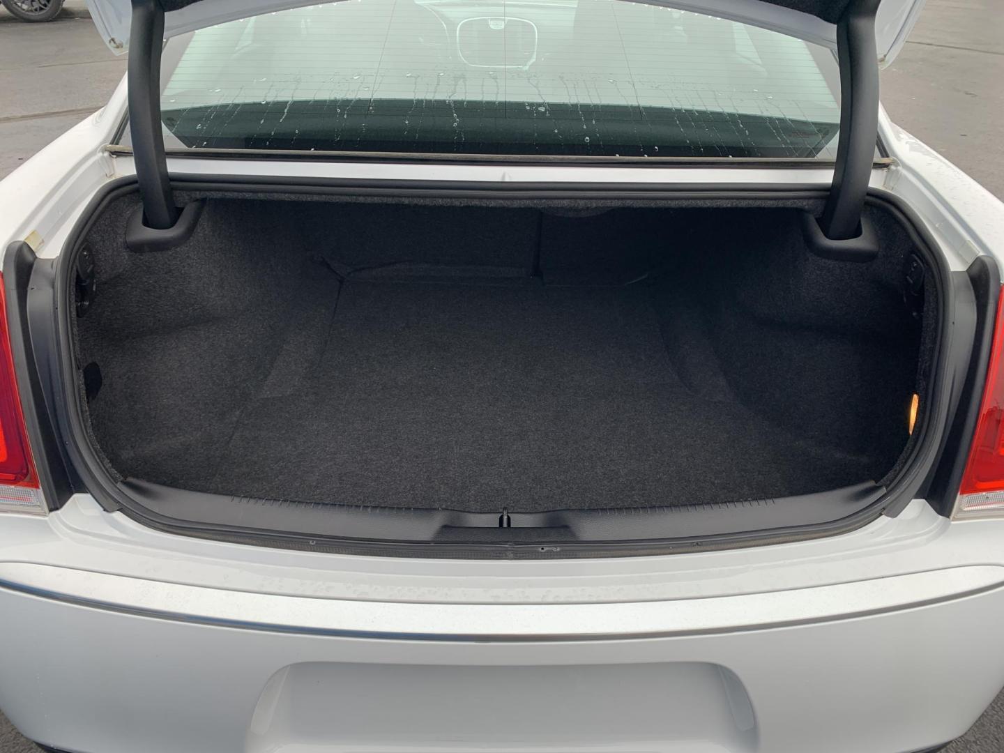 2020 WHITE /Black Cloth Chrysler 300 Touring (2C3CCAAG1LH) with an 3.6L V6 engine, Automatic transmission, located at 506 S. Kingshighway, Cape Girardeau, MO, 63703, (573) 235-5000, 37.294991, -89.553635 - 2020 Chrysler 300 Touring Only 30xxx miles Rear Wheel Drive 3.6L V6 Automatic Backup Camera Power Driver Seat Bluetooth Cruise Power Windows/Locks/Mirrors We have financing available and we accept trades! Fill out a credit application on our website or come by today! If you have any que - Photo#7