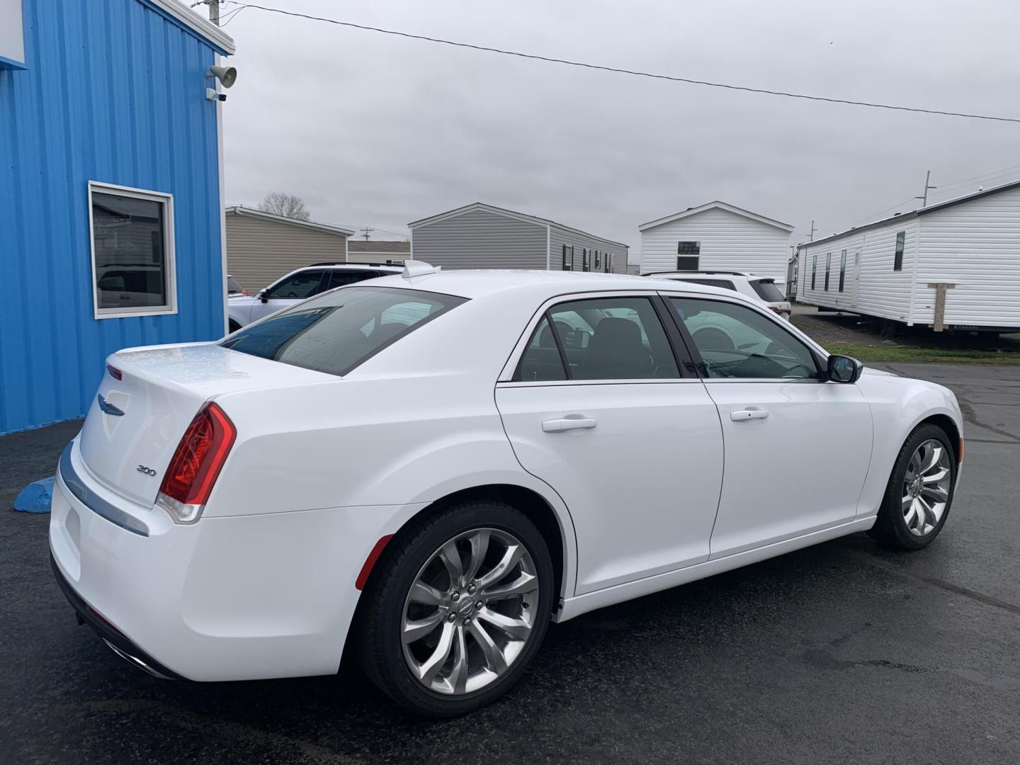 2020 WHITE /Black Cloth Chrysler 300 Touring (2C3CCAAG1LH) with an 3.6L V6 engine, Automatic transmission, located at 506 S. Kingshighway, Cape Girardeau, MO, 63703, (573) 235-5000, 37.294991, -89.553635 - 2020 Chrysler 300 Touring Only 30xxx miles Rear Wheel Drive 3.6L V6 Automatic Backup Camera Power Driver Seat Bluetooth Cruise Power Windows/Locks/Mirrors We have financing available and we accept trades! Fill out a credit application on our website or come by today! If you have any que - Photo#8