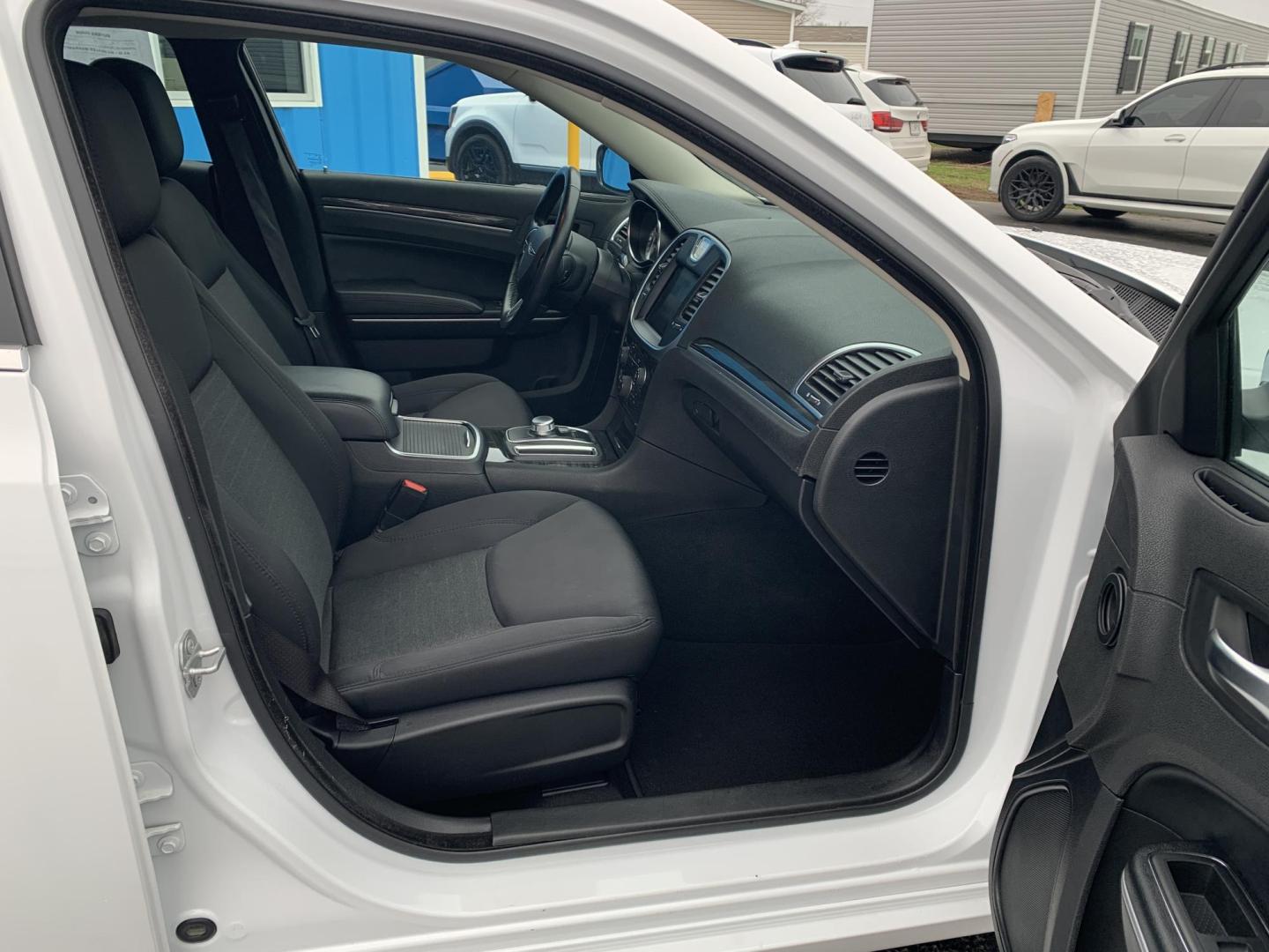 2020 WHITE /Black Cloth Chrysler 300 Touring (2C3CCAAG1LH) with an 3.6L V6 engine, Automatic transmission, located at 506 S. Kingshighway, Cape Girardeau, MO, 63703, (573) 235-5000, 37.294991, -89.553635 - 2020 Chrysler 300 Touring Only 30xxx miles Rear Wheel Drive 3.6L V6 Automatic Backup Camera Power Driver Seat Bluetooth Cruise Power Windows/Locks/Mirrors We have financing available and we accept trades! Fill out a credit application on our website or come by today! If you have any que - Photo#11