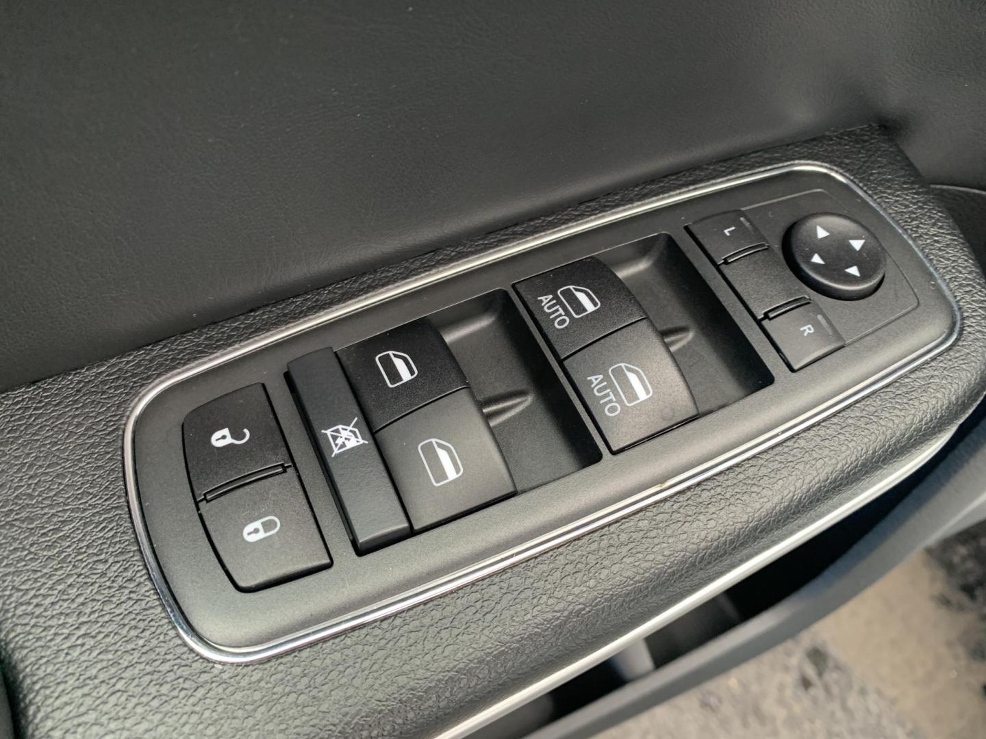 2020 WHITE /Black Cloth Chrysler 300 Touring (2C3CCAAG1LH) with an 3.6L V6 engine, Automatic transmission, located at 506 S. Kingshighway, Cape Girardeau, MO, 63703, (573) 235-5000, 37.294991, -89.553635 - 2020 Chrysler 300 Touring Only 30xxx miles Rear Wheel Drive 3.6L V6 Automatic Backup Camera Power Driver Seat Bluetooth Cruise Power Windows/Locks/Mirrors We have financing available and we accept trades! Fill out a credit application on our website or come by today! If you have any que - Photo#19