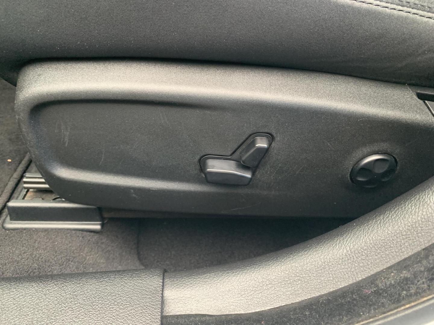 2020 WHITE /Black Cloth Chrysler 300 Touring (2C3CCAAG1LH) with an 3.6L V6 engine, Automatic transmission, located at 506 S. Kingshighway, Cape Girardeau, MO, 63703, (573) 235-5000, 37.294991, -89.553635 - 2020 Chrysler 300 Touring Only 30xxx miles Rear Wheel Drive 3.6L V6 Automatic Backup Camera Power Driver Seat Bluetooth Cruise Power Windows/Locks/Mirrors We have financing available and we accept trades! Fill out a credit application on our website or come by today! If you have any que - Photo#20