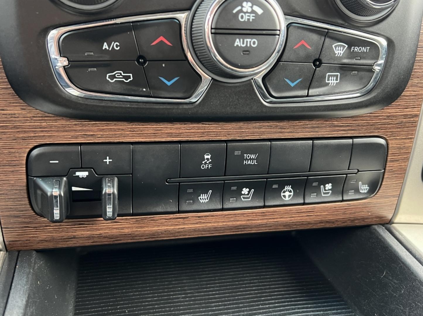 2013 BLACK /Black Leather RAM 1500 Laramie Crew Cab SWB 4WD (1C6RR7NT3DS) with an 5.7L V8 HEMI engine, Automatic transmission, located at 2990 Old Orchard Rd., Jackson, MO, 63755, 37.354214, -89.612106 - 2013 Ram 1500 Laramie 1-Owner 189xxx miles 4x4 5.7L V8 HEMI Automatic Leather Power/Heated/Cooled Seats Heated Rear Seats Heated Steering Wheel Backup Camera Bluetooth Remote Start Cruise Power Windows/Locks/Mirrors We have financing available and we accept trades! Fill out a credit a - Photo#29