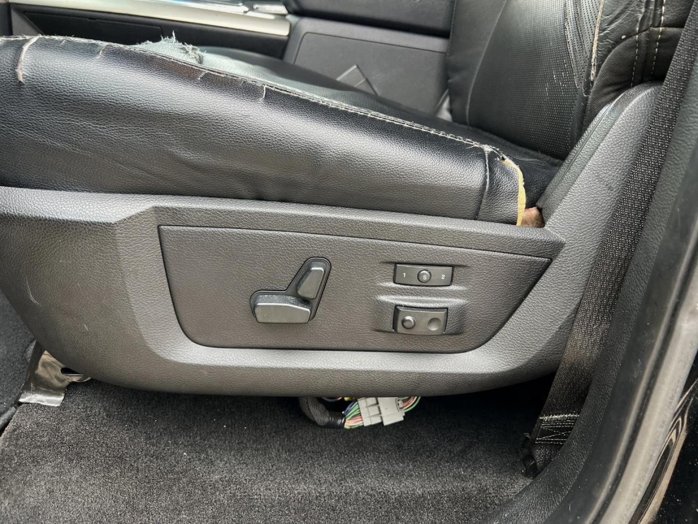 2013 BLACK /Black Leather RAM 1500 Laramie Crew Cab SWB 4WD (1C6RR7NT3DS) with an 5.7L V8 HEMI engine, Automatic transmission, located at 2990 Old Orchard Rd., Jackson, MO, 63755, 37.354214, -89.612106 - 2013 Ram 1500 Laramie 1-Owner 189xxx miles 4x4 5.7L V8 HEMI Automatic Leather Power/Heated/Cooled Seats Heated Rear Seats Heated Steering Wheel Backup Camera Bluetooth Remote Start Cruise Power Windows/Locks/Mirrors We have financing available and we accept trades! Fill out a credit a - Photo#5