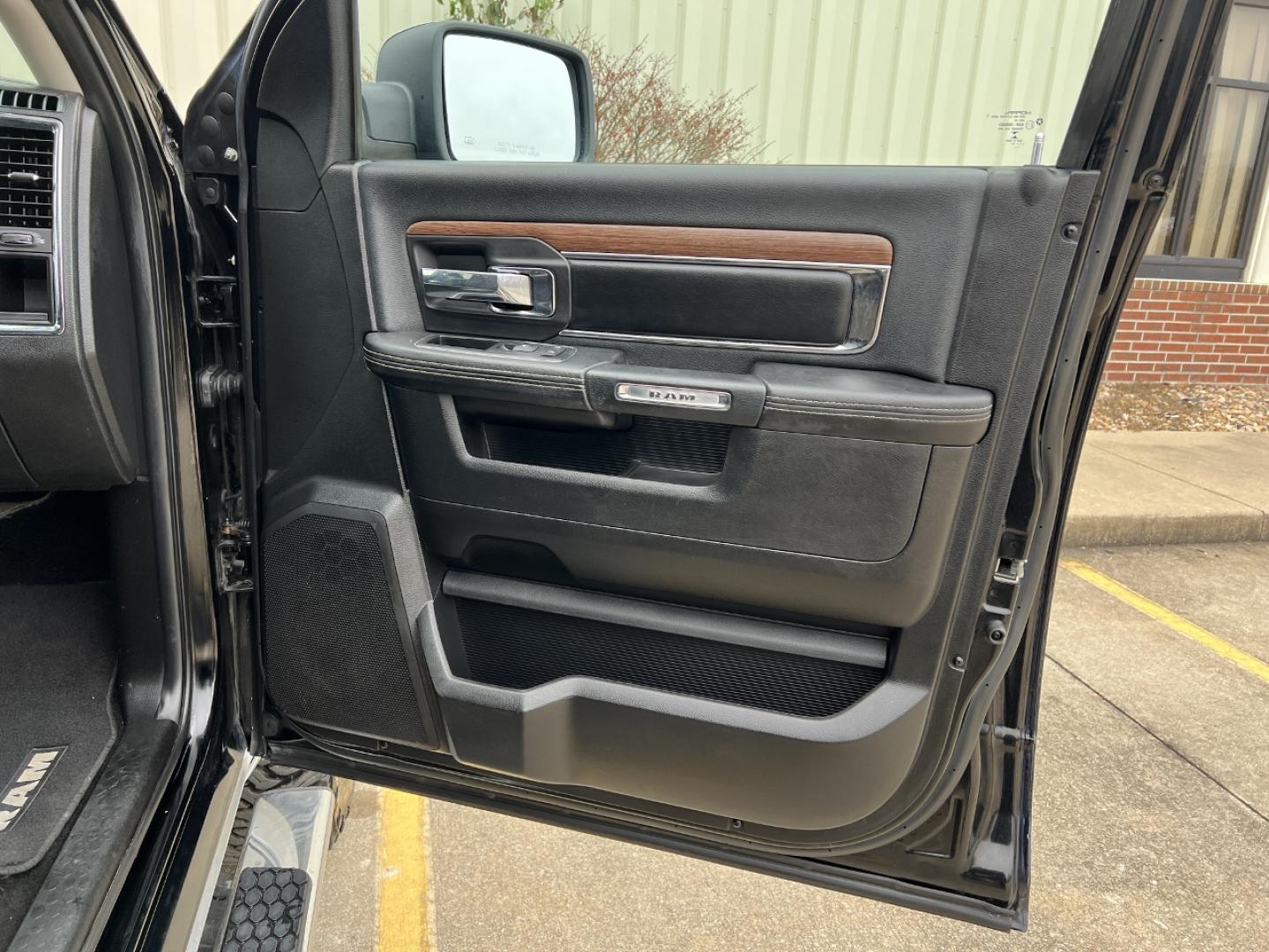 2013 BLACK /Black Leather RAM 1500 Laramie Crew Cab SWB 4WD (1C6RR7NT3DS) with an 5.7L V8 HEMI engine, Automatic transmission, located at 2990 Old Orchard Rd., Jackson, MO, 63755, 37.354214, -89.612106 - 2013 Ram 1500 Laramie 1-Owner 189xxx miles 4x4 5.7L V8 HEMI Automatic Leather Power/Heated/Cooled Seats Heated Rear Seats Heated Steering Wheel Backup Camera Bluetooth Remote Start Cruise Power Windows/Locks/Mirrors We have financing available and we accept trades! Fill out a credit a - Photo#17