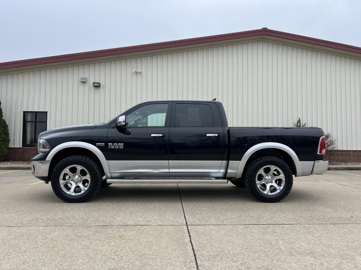 2013 BLACK /Black Leather RAM 1500 Laramie Crew Cab SWB 4WD (1C6RR7NT3DS) with an 5.7L V8 HEMI engine, Automatic transmission, located at 2990 Old Orchard Rd., Jackson, MO, 63755, 37.354214, -89.612106 - 2013 Ram 1500 Laramie 1-Owner 189xxx miles 4x4 5.7L V8 HEMI Automatic Leather Power/Heated/Cooled Seats Heated Rear Seats Heated Steering Wheel Backup Camera Bluetooth Remote Start Cruise Power Windows/Locks/Mirrors We have financing available and we accept trades! Fill out a credit a - Photo#9