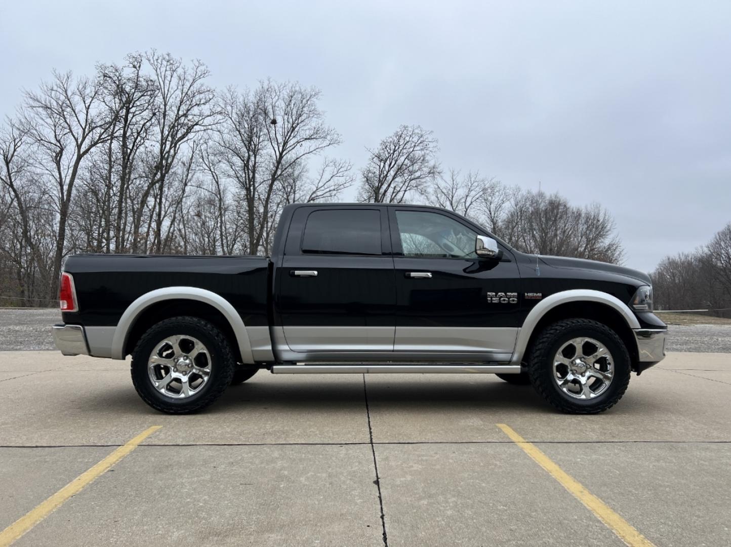 2013 BLACK /Black Leather RAM 1500 Laramie Crew Cab SWB 4WD (1C6RR7NT3DS) with an 5.7L V8 HEMI engine, Automatic transmission, located at 2990 Old Orchard Rd., Jackson, MO, 63755, 37.354214, -89.612106 - 2013 Ram 1500 Laramie 1-Owner 189xxx miles 4x4 5.7L V8 HEMI Automatic Leather Power/Heated/Cooled Seats Heated Rear Seats Heated Steering Wheel Backup Camera Bluetooth Remote Start Cruise Power Windows/Locks/Mirrors We have financing available and we accept trades! Fill out a credit a - Photo#10