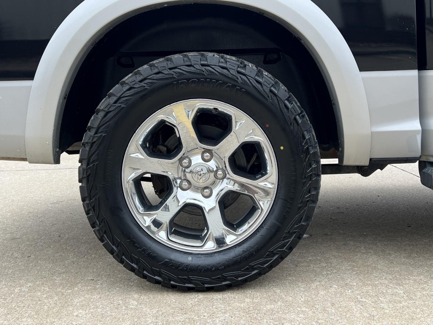 2013 BLACK /Black Leather RAM 1500 Laramie Crew Cab SWB 4WD (1C6RR7NT3DS) with an 5.7L V8 HEMI engine, Automatic transmission, located at 2990 Old Orchard Rd., Jackson, MO, 63755, 37.354214, -89.612106 - 2013 Ram 1500 Laramie 1-Owner 189xxx miles 4x4 5.7L V8 HEMI Automatic Leather Power/Heated/Cooled Seats Heated Rear Seats Heated Steering Wheel Backup Camera Bluetooth Remote Start Cruise Power Windows/Locks/Mirrors We have financing available and we accept trades! Fill out a credit a - Photo#41
