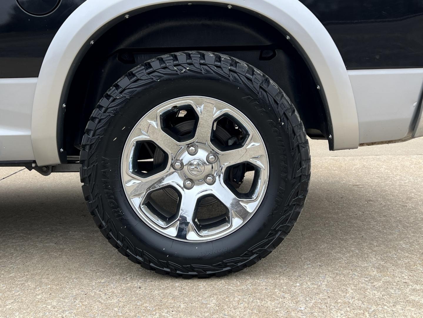 2013 BLACK /Black Leather RAM 1500 Laramie Crew Cab SWB 4WD (1C6RR7NT3DS) with an 5.7L V8 HEMI engine, Automatic transmission, located at 2990 Old Orchard Rd., Jackson, MO, 63755, 37.354214, -89.612106 - 2013 Ram 1500 Laramie 1-Owner 189xxx miles 4x4 5.7L V8 HEMI Automatic Leather Power/Heated/Cooled Seats Heated Rear Seats Heated Steering Wheel Backup Camera Bluetooth Remote Start Cruise Power Windows/Locks/Mirrors We have financing available and we accept trades! Fill out a credit a - Photo#40