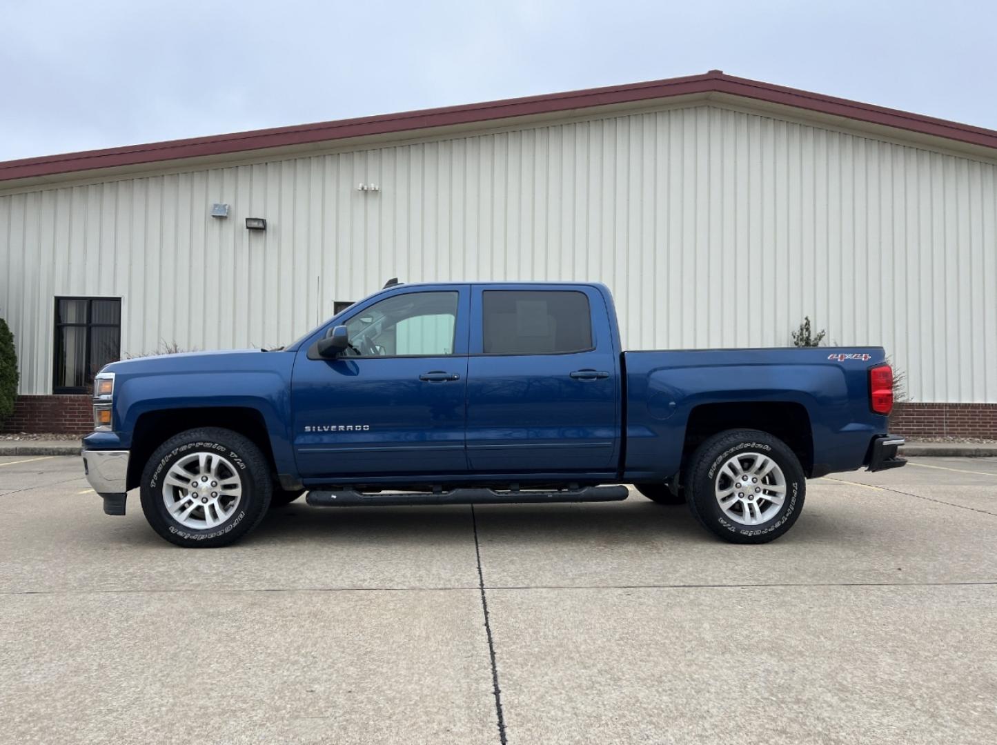 2015 BLUE /Black Cloth Chevrolet Silverado 1500 LT Crew Cab 4WD (3GCUKREH8FG) with an 4.3L V6 engine, Automatic transmission, located at 2990 Old Orchard Rd., Jackson, MO, 63755, 37.354214, -89.612106 - 2015 Chevrolet Silverado 1500 LT 102xxx miles 4x4 4.3L V6 Automatic Backup Camera Power Driver Seat Bluetooth Remote Start Cruise Power Windows/Locks/Mirrors We have financing available and we accept trades! Fill out a credit application on our website or come by today! If you have any q - Photo#8