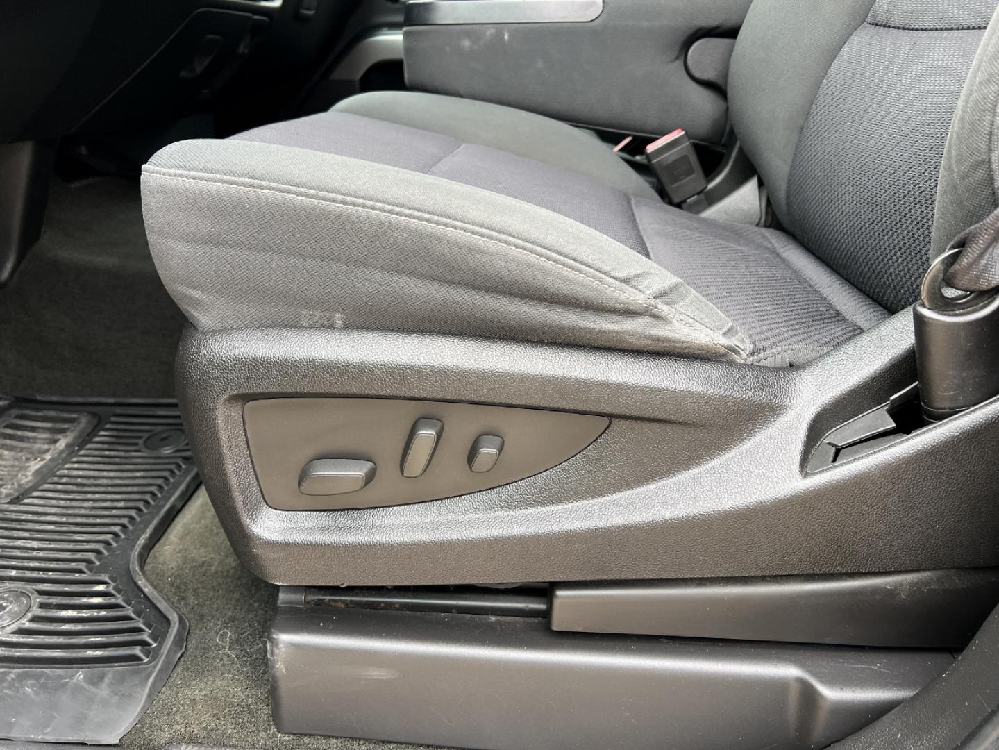 2015 BLUE /Black Cloth Chevrolet Silverado 1500 LT Crew Cab 4WD (3GCUKREH8FG) with an 4.3L V6 engine, Automatic transmission, located at 2990 Old Orchard Rd., Jackson, MO, 63755, 37.354214, -89.612106 - 2015 Chevrolet Silverado 1500 LT 102xxx miles 4x4 4.3L V6 Automatic Backup Camera Power Driver Seat Bluetooth Remote Start Cruise Power Windows/Locks/Mirrors We have financing available and we accept trades! Fill out a credit application on our website or come by today! If you have any q - Photo#4