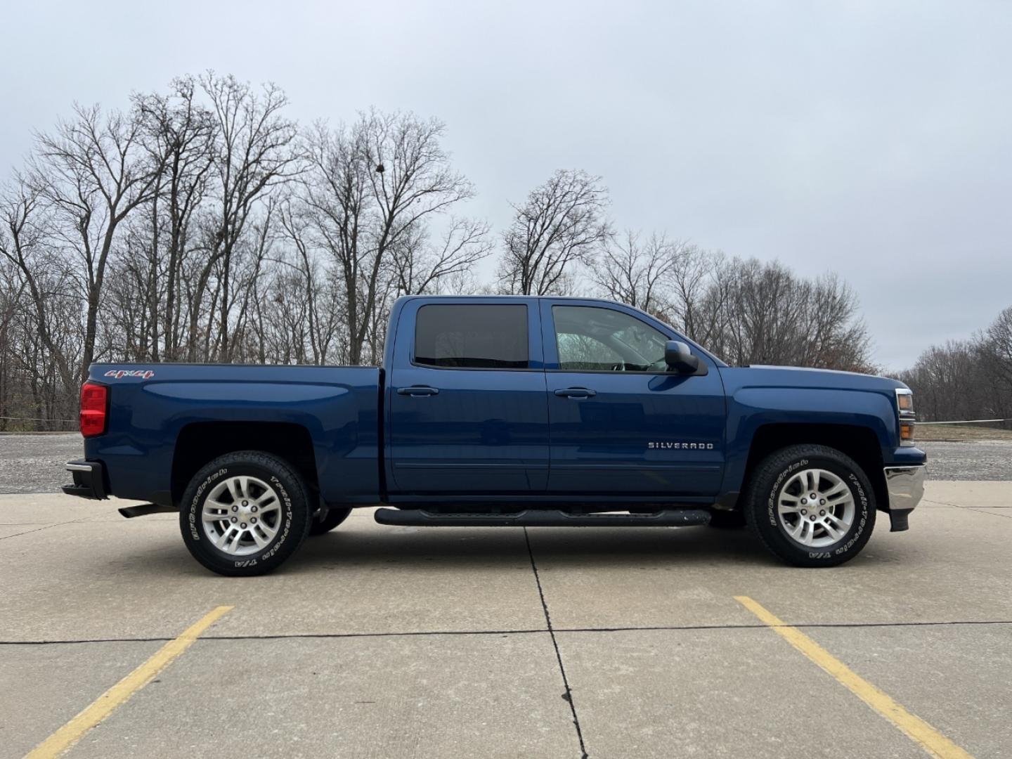 2015 BLUE /Black Cloth Chevrolet Silverado 1500 LT Crew Cab 4WD (3GCUKREH8FG) with an 4.3L V6 engine, Automatic transmission, located at 2990 Old Orchard Rd., Jackson, MO, 63755, 37.354214, -89.612106 - 2015 Chevrolet Silverado 1500 LT 102xxx miles 4x4 4.3L V6 Automatic Backup Camera Power Driver Seat Bluetooth Remote Start Cruise Power Windows/Locks/Mirrors We have financing available and we accept trades! Fill out a credit application on our website or come by today! If you have any q - Photo#9