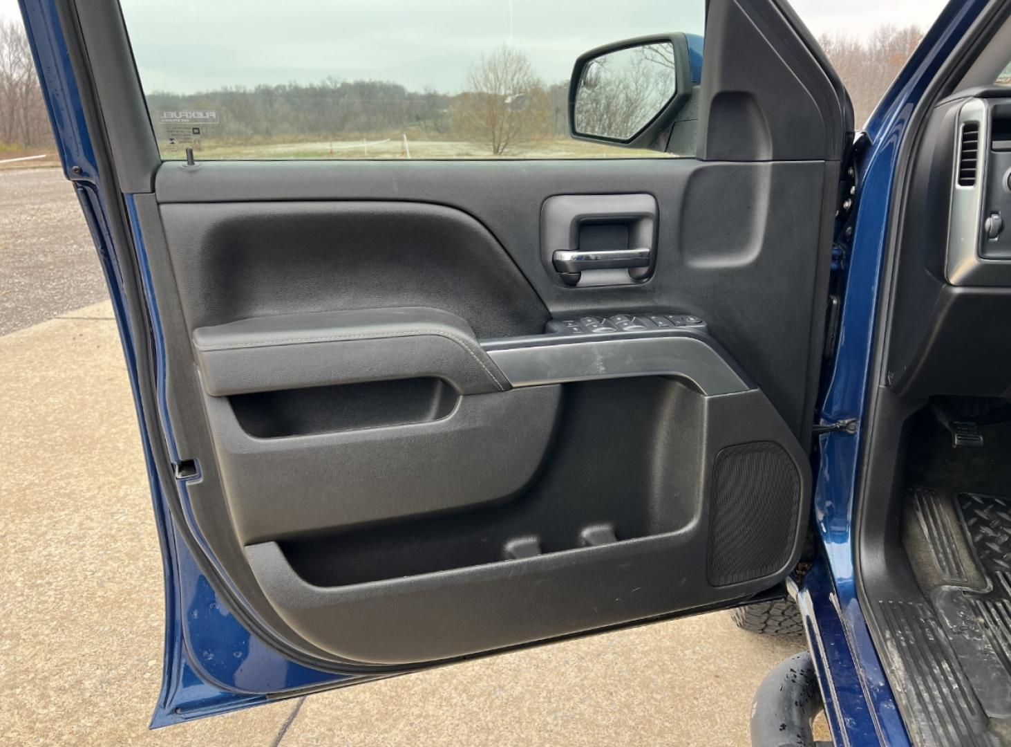 2015 BLUE /Black Cloth Chevrolet Silverado 1500 LT Crew Cab 4WD (3GCUKREH8FG) with an 4.3L V6 engine, Automatic transmission, located at 2990 Old Orchard Rd., Jackson, MO, 63755, 37.354214, -89.612106 - 2015 Chevrolet Silverado 1500 LT 102xxx miles 4x4 4.3L V6 Automatic Backup Camera Power Driver Seat Bluetooth Remote Start Cruise Power Windows/Locks/Mirrors We have financing available and we accept trades! Fill out a credit application on our website or come by today! If you have any q - Photo#14