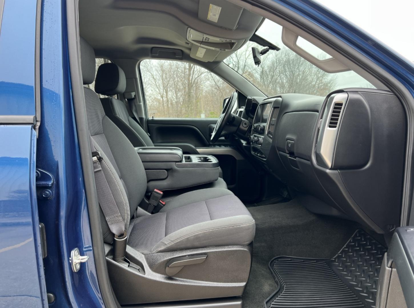 2015 BLUE /Black Cloth Chevrolet Silverado 1500 LT Crew Cab 4WD (3GCUKREH8FG) with an 4.3L V6 engine, Automatic transmission, located at 2990 Old Orchard Rd., Jackson, MO, 63755, 37.354214, -89.612106 - 2015 Chevrolet Silverado 1500 LT 102xxx miles 4x4 4.3L V6 Automatic Backup Camera Power Driver Seat Bluetooth Remote Start Cruise Power Windows/Locks/Mirrors We have financing available and we accept trades! Fill out a credit application on our website or come by today! If you have any q - Photo#17