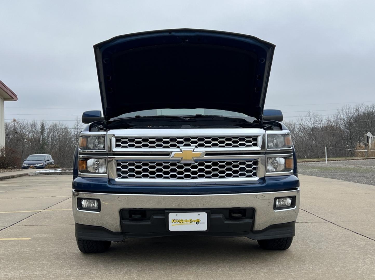 2015 BLUE /Black Cloth Chevrolet Silverado 1500 LT Crew Cab 4WD (3GCUKREH8FG) with an 4.3L V6 engine, Automatic transmission, located at 2990 Old Orchard Rd., Jackson, MO, 63755, 37.354214, -89.612106 - 2015 Chevrolet Silverado 1500 LT 102xxx miles 4x4 4.3L V6 Automatic Backup Camera Power Driver Seat Bluetooth Remote Start Cruise Power Windows/Locks/Mirrors We have financing available and we accept trades! Fill out a credit application on our website or come by today! If you have any q - Photo#31