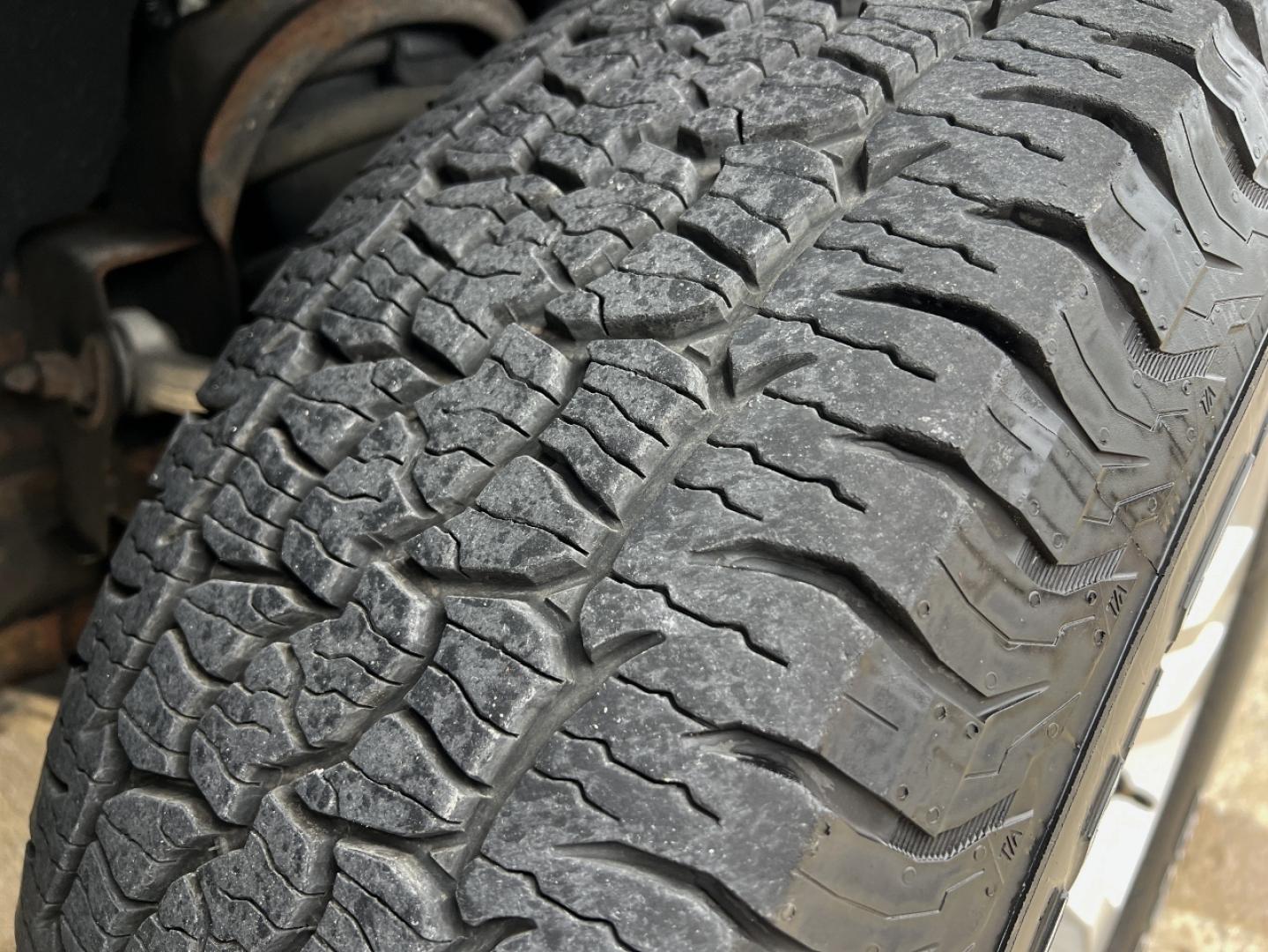 2015 BLUE /Black Cloth Chevrolet Silverado 1500 LT Crew Cab 4WD (3GCUKREH8FG) with an 4.3L V6 engine, Automatic transmission, located at 2990 Old Orchard Rd., Jackson, MO, 63755, 37.354214, -89.612106 - 2015 Chevrolet Silverado 1500 LT 102xxx miles 4x4 4.3L V6 Automatic Backup Camera Power Driver Seat Bluetooth Remote Start Cruise Power Windows/Locks/Mirrors We have financing available and we accept trades! Fill out a credit application on our website or come by today! If you have any q - Photo#33