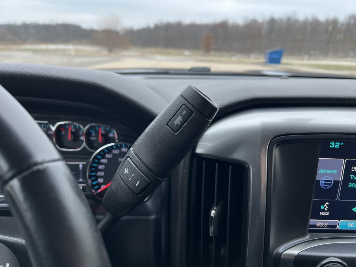 2015 BLUE /Black Cloth Chevrolet Silverado 1500 LT Crew Cab 4WD (3GCUKREH8FG) with an 4.3L V6 engine, Automatic transmission, located at 2990 Old Orchard Rd., Jackson, MO, 63755, 37.354214, -89.612106 - 2015 Chevrolet Silverado 1500 LT 102xxx miles 4x4 4.3L V6 Automatic Backup Camera Power Driver Seat Bluetooth Remote Start Cruise Power Windows/Locks/Mirrors We have financing available and we accept trades! Fill out a credit application on our website or come by today! If you have any q - Photo#24