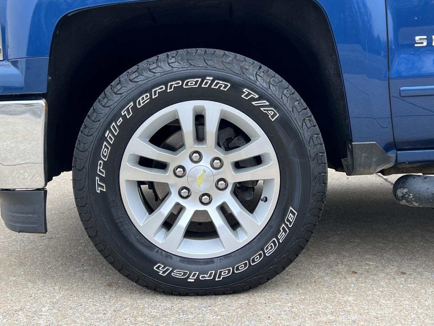 2015 BLUE /Black Cloth Chevrolet Silverado 1500 LT Crew Cab 4WD (3GCUKREH8FG) with an 4.3L V6 engine, Automatic transmission, located at 2990 Old Orchard Rd., Jackson, MO, 63755, 37.354214, -89.612106 - 2015 Chevrolet Silverado 1500 LT 102xxx miles 4x4 4.3L V6 Automatic Backup Camera Power Driver Seat Bluetooth Remote Start Cruise Power Windows/Locks/Mirrors We have financing available and we accept trades! Fill out a credit application on our website or come by today! If you have any q - Photo#34