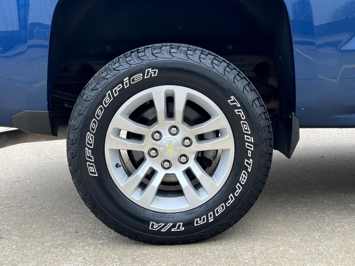 2015 BLUE /Black Cloth Chevrolet Silverado 1500 LT Crew Cab 4WD (3GCUKREH8FG) with an 4.3L V6 engine, Automatic transmission, located at 2990 Old Orchard Rd., Jackson, MO, 63755, 37.354214, -89.612106 - 2015 Chevrolet Silverado 1500 LT 102xxx miles 4x4 4.3L V6 Automatic Backup Camera Power Driver Seat Bluetooth Remote Start Cruise Power Windows/Locks/Mirrors We have financing available and we accept trades! Fill out a credit application on our website or come by today! If you have any q - Photo#36