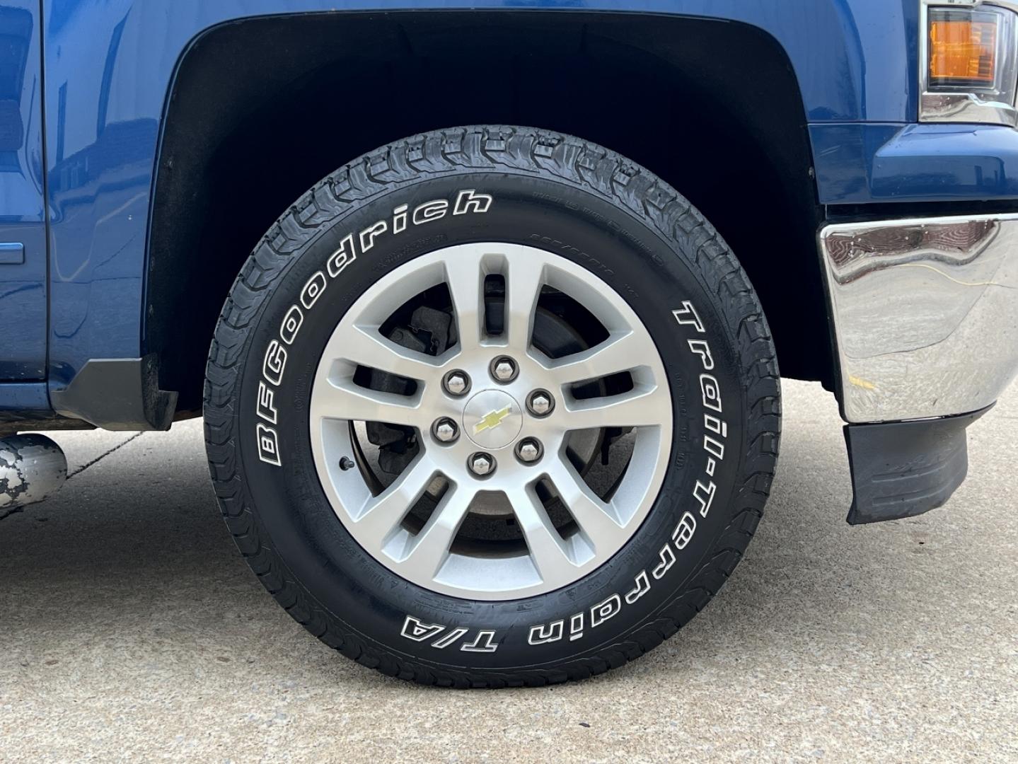 2015 BLUE /Black Cloth Chevrolet Silverado 1500 LT Crew Cab 4WD (3GCUKREH8FG) with an 4.3L V6 engine, Automatic transmission, located at 2990 Old Orchard Rd., Jackson, MO, 63755, 37.354214, -89.612106 - 2015 Chevrolet Silverado 1500 LT 102xxx miles 4x4 4.3L V6 Automatic Backup Camera Power Driver Seat Bluetooth Remote Start Cruise Power Windows/Locks/Mirrors We have financing available and we accept trades! Fill out a credit application on our website or come by today! If you have any q - Photo#37