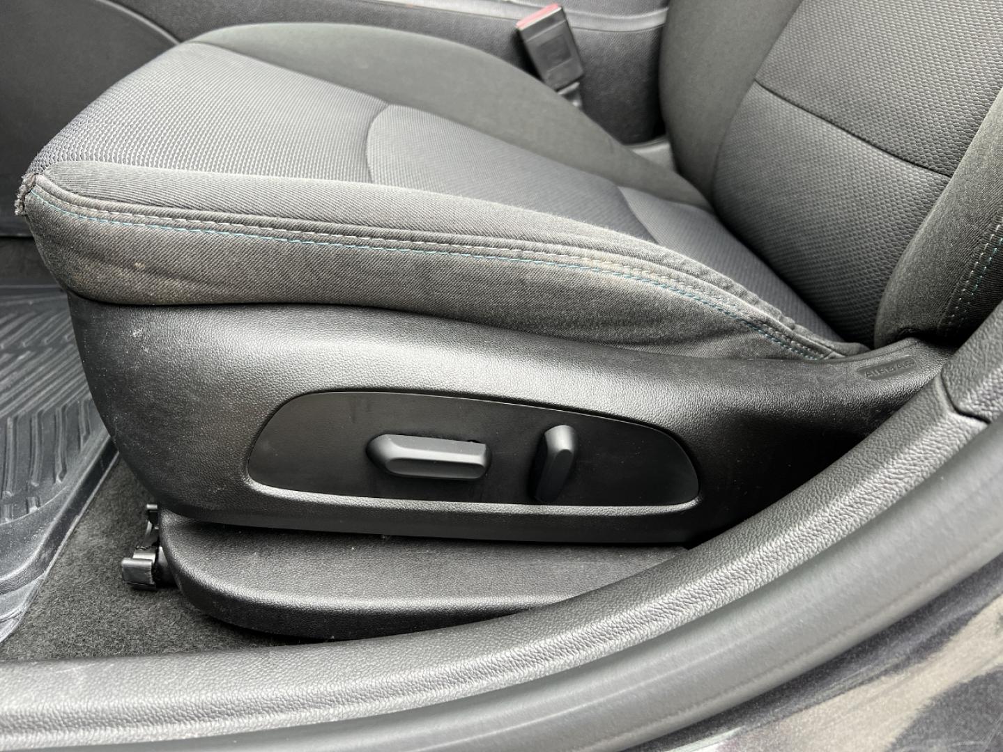 2017 GRAY /Black Chevrolet Cruze LT (1G1BE5SM7H7) with an 1.4L 4 Cyl. TURBO engine, Automatic transmission, located at 2990 Old Orchard Rd., Jackson, MO, 63755, 37.354214, -89.612106 - 2017 Chevrolet Cruze LT 127xxx miles Front Wheel Drive 1.4L 4 Cyl. Automatic Backup Camera Power Driver Seat Bluetooth Remote Start Cruise Power Windows/Locks/Mirrors We have financing available and we accept trades! Fill out a credit application on our website or come by today! If you h - Photo#4