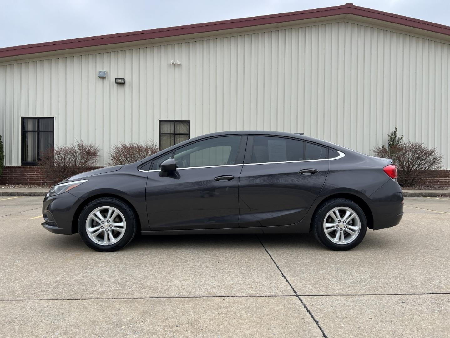 2017 GRAY /Black Chevrolet Cruze LT (1G1BE5SM7H7) with an 1.4L 4 Cyl. TURBO engine, Automatic transmission, located at 2990 Old Orchard Rd., Jackson, MO, 63755, 37.354214, -89.612106 - 2017 Chevrolet Cruze LT 127xxx miles Front Wheel Drive 1.4L 4 Cyl. Automatic Backup Camera Power Driver Seat Bluetooth Remote Start Cruise Power Windows/Locks/Mirrors We have financing available and we accept trades! Fill out a credit application on our website or come by today! If you h - Photo#7