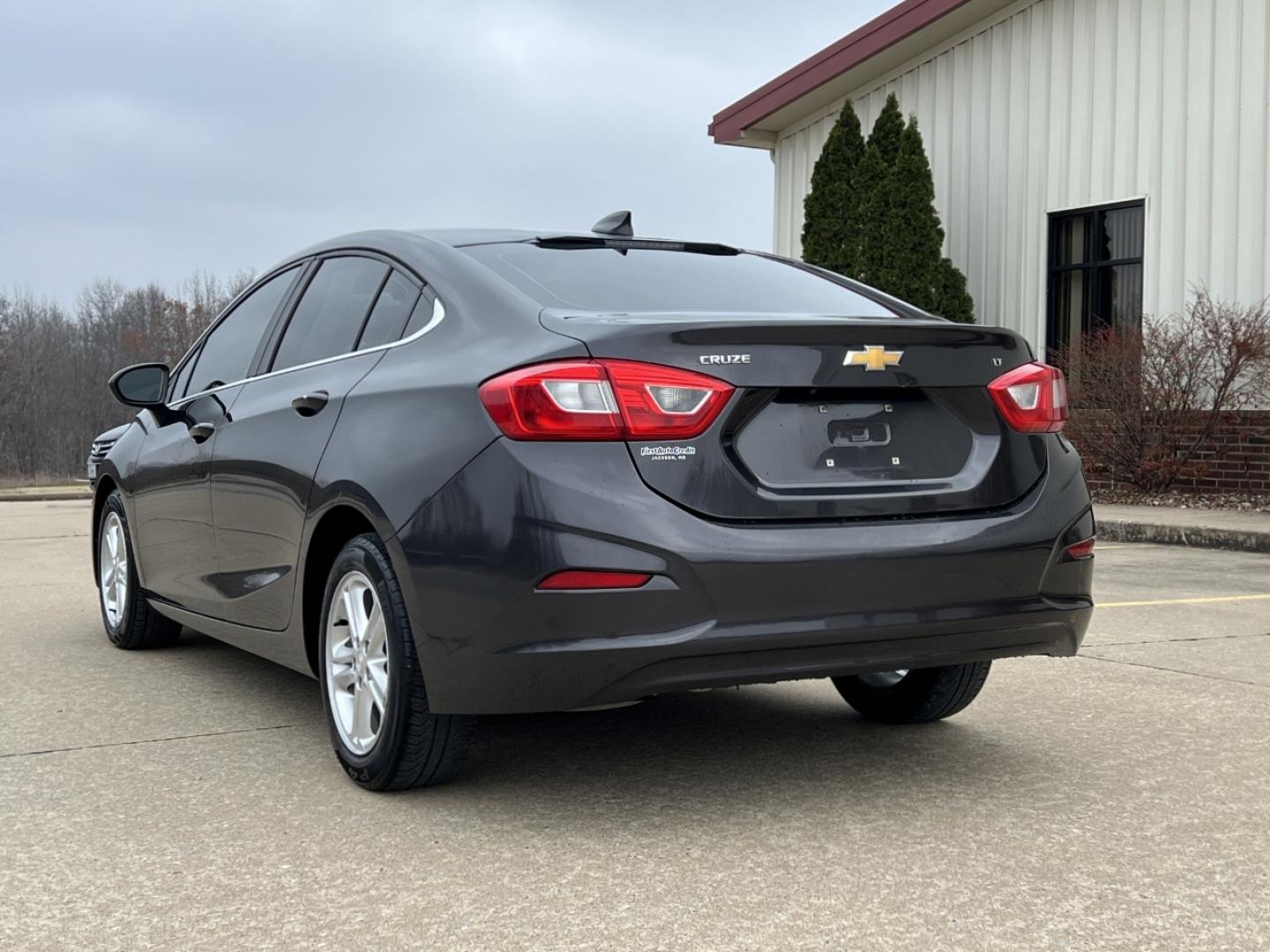 2017 GRAY /Black Chevrolet Cruze LT (1G1BE5SM7H7) with an 1.4L 4 Cyl. TURBO engine, Automatic transmission, located at 2990 Old Orchard Rd., Jackson, MO, 63755, 37.354214, -89.612106 - 2017 Chevrolet Cruze LT 127xxx miles Front Wheel Drive 1.4L 4 Cyl. Automatic Backup Camera Power Driver Seat Bluetooth Remote Start Cruise Power Windows/Locks/Mirrors We have financing available and we accept trades! Fill out a credit application on our website or come by today! If you h - Photo#10