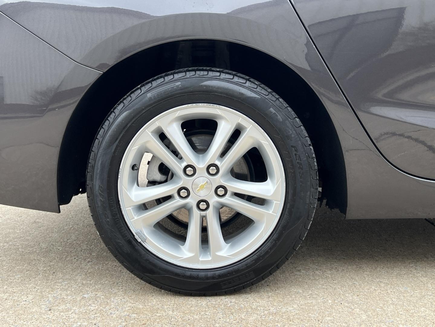 2017 GRAY /Black Chevrolet Cruze LT (1G1BE5SM7H7) with an 1.4L 4 Cyl. TURBO engine, Automatic transmission, located at 2990 Old Orchard Rd., Jackson, MO, 63755, 37.354214, -89.612106 - 2017 Chevrolet Cruze LT 127xxx miles Front Wheel Drive 1.4L 4 Cyl. Automatic Backup Camera Power Driver Seat Bluetooth Remote Start Cruise Power Windows/Locks/Mirrors We have financing available and we accept trades! Fill out a credit application on our website or come by today! If you h - Photo#38