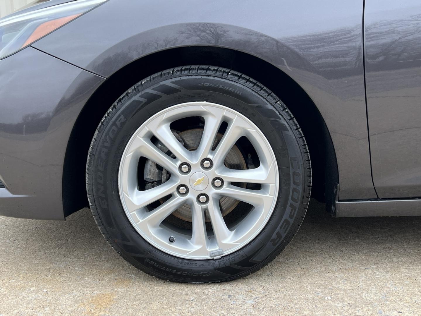 2017 GRAY /Black Chevrolet Cruze LT (1G1BE5SM7H7) with an 1.4L 4 Cyl. TURBO engine, Automatic transmission, located at 2990 Old Orchard Rd., Jackson, MO, 63755, 37.354214, -89.612106 - 2017 Chevrolet Cruze LT 127xxx miles Front Wheel Drive 1.4L 4 Cyl. Automatic Backup Camera Power Driver Seat Bluetooth Remote Start Cruise Power Windows/Locks/Mirrors We have financing available and we accept trades! Fill out a credit application on our website or come by today! If you h - Photo#36