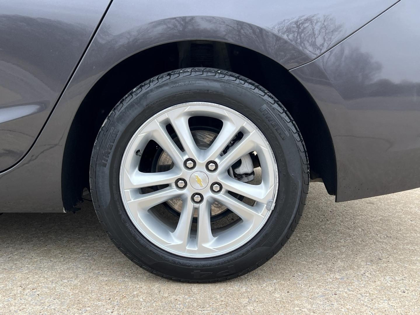 2017 GRAY /Black Chevrolet Cruze LT (1G1BE5SM7H7) with an 1.4L 4 Cyl. TURBO engine, Automatic transmission, located at 2990 Old Orchard Rd., Jackson, MO, 63755, 37.354214, -89.612106 - 2017 Chevrolet Cruze LT 127xxx miles Front Wheel Drive 1.4L 4 Cyl. Automatic Backup Camera Power Driver Seat Bluetooth Remote Start Cruise Power Windows/Locks/Mirrors We have financing available and we accept trades! Fill out a credit application on our website or come by today! If you h - Photo#37