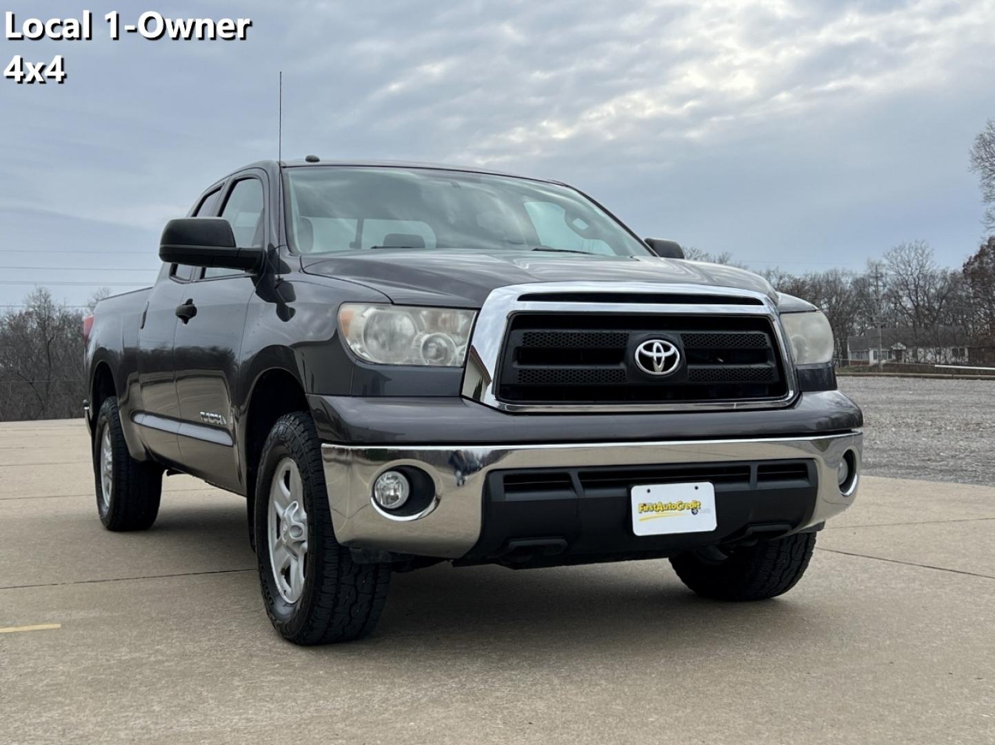 2012 GRAY /Gray Toyota Tundra Tundra-Grade Double Cab 4.6L 4WD (5TFUM5F10CX) with an 4.6L V8 engine, Automatic transmission, located at 2990 Old Orchard Rd., Jackson, MO, 63755, 37.354214, -89.612106 - 2012 Toyota Tundra SR5 Local 1-Owner 117xxx miles 4x4 4.6L V8 Automatic Cruise Power Windows/Locks/Mirrors We have financing available and we accept trades! Fill out a credit application on our website or come by today! If you have any questions, give us a call at (573) 204-7777 or visit ou - Photo#0