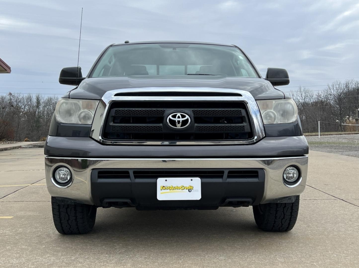 2012 GRAY /Gray Toyota Tundra Tundra-Grade Double Cab 4.6L 4WD (5TFUM5F10CX) with an 4.6L V8 engine, Automatic transmission, located at 2990 Old Orchard Rd., Jackson, MO, 63755, 37.354214, -89.612106 - 2012 Toyota Tundra SR5 Local 1-Owner 117xxx miles 4x4 4.6L V8 Automatic Cruise Power Windows/Locks/Mirrors We have financing available and we accept trades! Fill out a credit application on our website or come by today! If you have any questions, give us a call at (573) 204-7777 or visit ou - Photo#9
