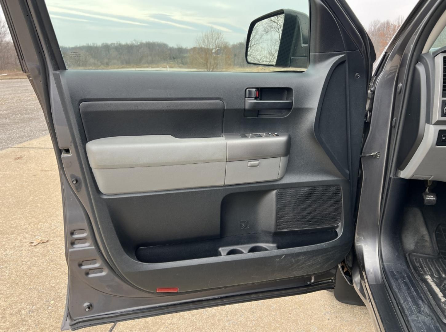 2012 GRAY /Gray Toyota Tundra Tundra-Grade Double Cab 4.6L 4WD (5TFUM5F10CX) with an 4.6L V8 engine, Automatic transmission, located at 2990 Old Orchard Rd., Jackson, MO, 63755, 37.354214, -89.612106 - 2012 Toyota Tundra SR5 Local 1-Owner 117xxx miles 4x4 4.6L V8 Automatic Cruise Power Windows/Locks/Mirrors We have financing available and we accept trades! Fill out a credit application on our website or come by today! If you have any questions, give us a call at (573) 204-7777 or visit ou - Photo#10