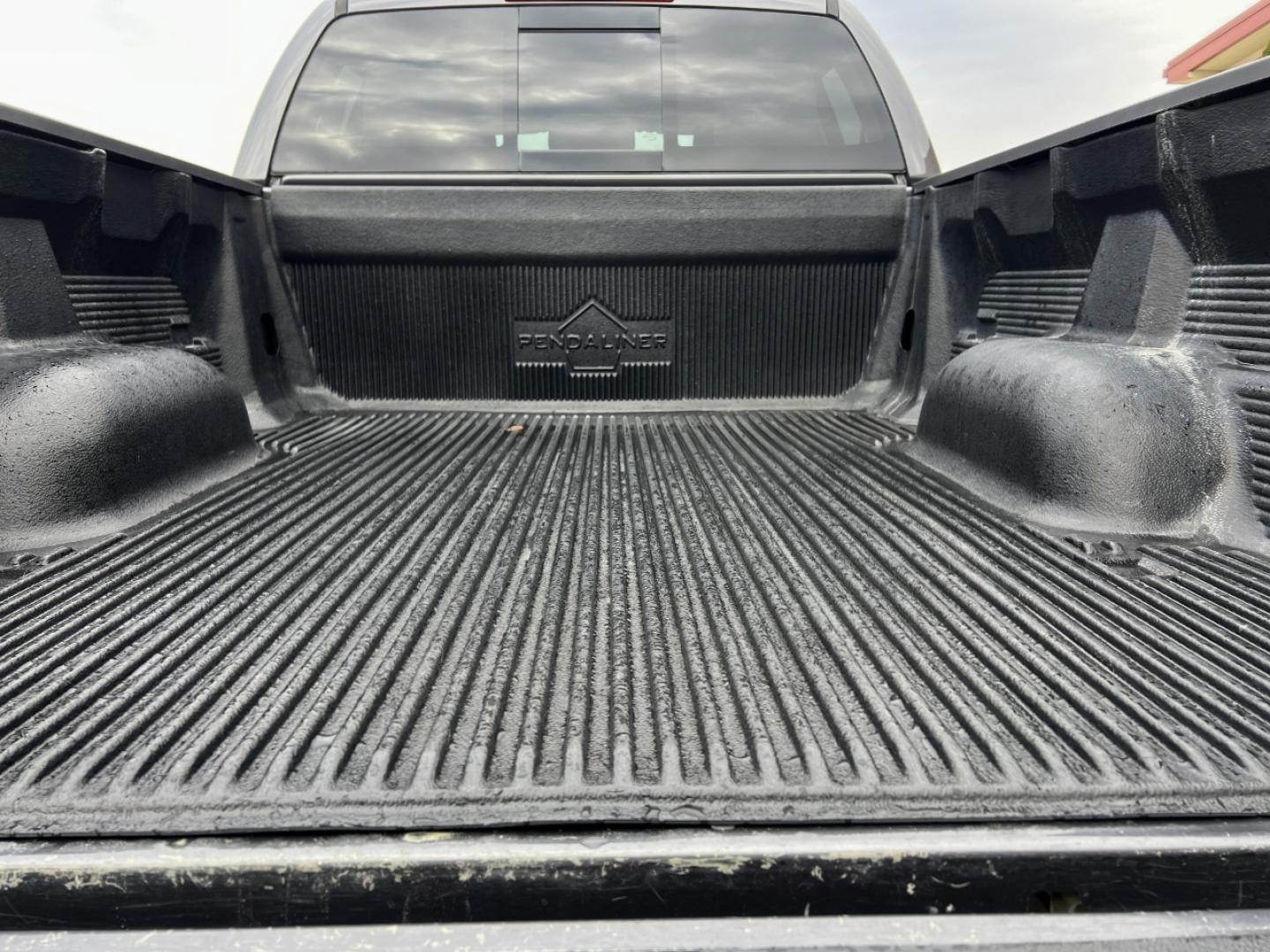 2012 GRAY /Gray Toyota Tundra Tundra-Grade Double Cab 4.6L 4WD (5TFUM5F10CX) with an 4.6L V8 engine, Automatic transmission, located at 2990 Old Orchard Rd., Jackson, MO, 63755, 37.354214, -89.612106 - 2012 Toyota Tundra SR5 Local 1-Owner 117xxx miles 4x4 4.6L V8 Automatic Cruise Power Windows/Locks/Mirrors We have financing available and we accept trades! Fill out a credit application on our website or come by today! If you have any questions, give us a call at (573) 204-7777 or visit ou - Photo#17