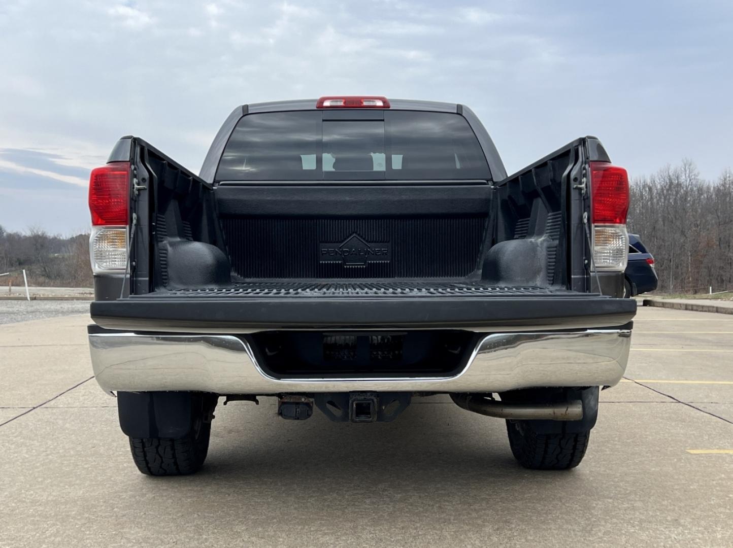 2012 GRAY /Gray Toyota Tundra Tundra-Grade Double Cab 4.6L 4WD (5TFUM5F10CX) with an 4.6L V8 engine, Automatic transmission, located at 2990 Old Orchard Rd., Jackson, MO, 63755, 37.354214, -89.612106 - 2012 Toyota Tundra SR5 Local 1-Owner 117xxx miles 4x4 4.6L V8 Automatic Cruise Power Windows/Locks/Mirrors We have financing available and we accept trades! Fill out a credit application on our website or come by today! If you have any questions, give us a call at (573) 204-7777 or visit ou - Photo#16