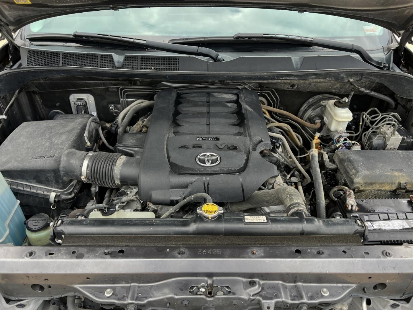 2012 GRAY /Gray Toyota Tundra Tundra-Grade Double Cab 4.6L 4WD (5TFUM5F10CX) with an 4.6L V8 engine, Automatic transmission, located at 2990 Old Orchard Rd., Jackson, MO, 63755, 37.354214, -89.612106 - 2012 Toyota Tundra SR5 Local 1-Owner 117xxx miles 4x4 4.6L V8 Automatic Cruise Power Windows/Locks/Mirrors We have financing available and we accept trades! Fill out a credit application on our website or come by today! If you have any questions, give us a call at (573) 204-7777 or visit ou - Photo#30