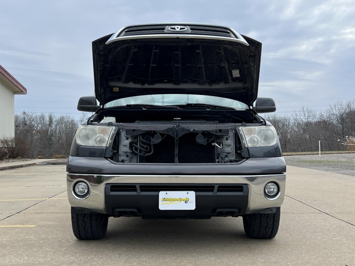 2012 GRAY /Gray Toyota Tundra Tundra-Grade Double Cab 4.6L 4WD (5TFUM5F10CX) with an 4.6L V8 engine, Automatic transmission, located at 2990 Old Orchard Rd., Jackson, MO, 63755, 37.354214, -89.612106 - 2012 Toyota Tundra SR5 Local 1-Owner 117xxx miles 4x4 4.6L V8 Automatic Cruise Power Windows/Locks/Mirrors We have financing available and we accept trades! Fill out a credit application on our website or come by today! If you have any questions, give us a call at (573) 204-7777 or visit ou - Photo#29