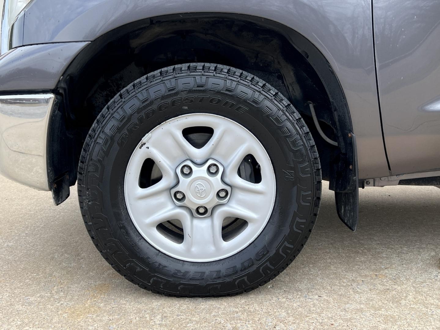 2012 GRAY /Gray Toyota Tundra Tundra-Grade Double Cab 4.6L 4WD (5TFUM5F10CX) with an 4.6L V8 engine, Automatic transmission, located at 2990 Old Orchard Rd., Jackson, MO, 63755, 37.354214, -89.612106 - 2012 Toyota Tundra SR5 Local 1-Owner 117xxx miles 4x4 4.6L V8 Automatic Cruise Power Windows/Locks/Mirrors We have financing available and we accept trades! Fill out a credit application on our website or come by today! If you have any questions, give us a call at (573) 204-7777 or visit ou - Photo#32