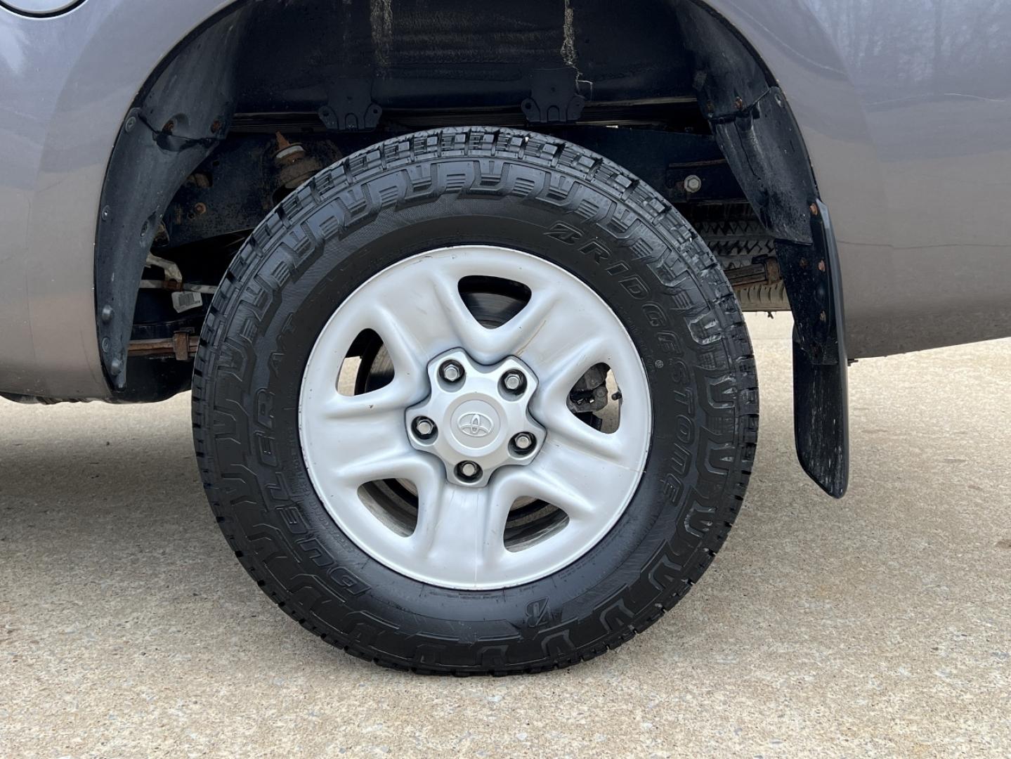 2012 GRAY /Gray Toyota Tundra Tundra-Grade Double Cab 4.6L 4WD (5TFUM5F10CX) with an 4.6L V8 engine, Automatic transmission, located at 2990 Old Orchard Rd., Jackson, MO, 63755, 37.354214, -89.612106 - 2012 Toyota Tundra SR5 Local 1-Owner 117xxx miles 4x4 4.6L V8 Automatic Cruise Power Windows/Locks/Mirrors We have financing available and we accept trades! Fill out a credit application on our website or come by today! If you have any questions, give us a call at (573) 204-7777 or visit ou - Photo#33