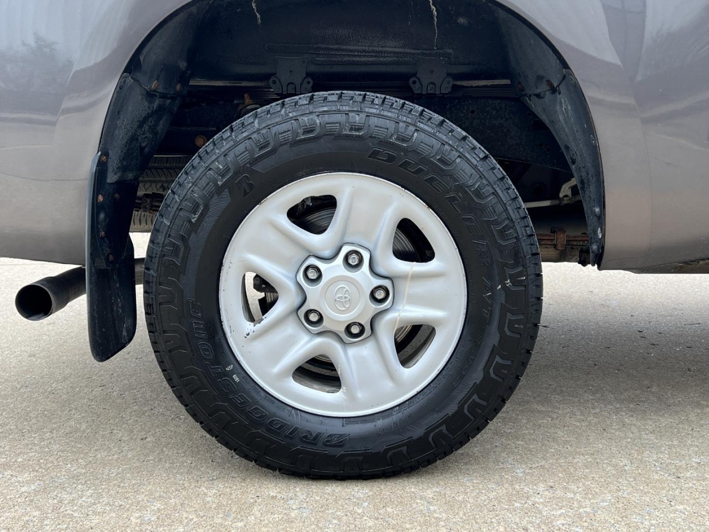 2012 GRAY /Gray Toyota Tundra Tundra-Grade Double Cab 4.6L 4WD (5TFUM5F10CX) with an 4.6L V8 engine, Automatic transmission, located at 2990 Old Orchard Rd., Jackson, MO, 63755, 37.354214, -89.612106 - 2012 Toyota Tundra SR5 Local 1-Owner 117xxx miles 4x4 4.6L V8 Automatic Cruise Power Windows/Locks/Mirrors We have financing available and we accept trades! Fill out a credit application on our website or come by today! If you have any questions, give us a call at (573) 204-7777 or visit ou - Photo#34