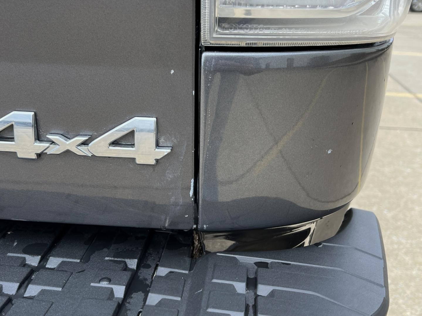 2012 GRAY /Gray Toyota Tundra Tundra-Grade Double Cab 4.6L 4WD (5TFUM5F10CX) with an 4.6L V8 engine, Automatic transmission, located at 2990 Old Orchard Rd., Jackson, MO, 63755, 37.354214, -89.612106 - 2012 Toyota Tundra SR5 Local 1-Owner 117xxx miles 4x4 4.6L V8 Automatic Cruise Power Windows/Locks/Mirrors We have financing available and we accept trades! Fill out a credit application on our website or come by today! If you have any questions, give us a call at (573) 204-7777 or visit ou - Photo#43