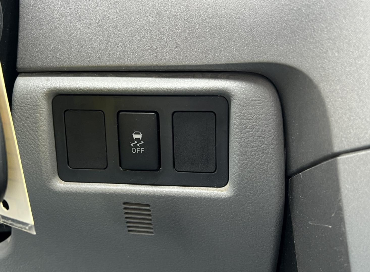 2012 GRAY /Gray Toyota Tundra Tundra-Grade Double Cab 4.6L 4WD (5TFUM5F10CX) with an 4.6L V8 engine, Automatic transmission, located at 2990 Old Orchard Rd., Jackson, MO, 63755, 37.354214, -89.612106 - 2012 Toyota Tundra SR5 Local 1-Owner 117xxx miles 4x4 4.6L V8 Automatic Cruise Power Windows/Locks/Mirrors We have financing available and we accept trades! Fill out a credit application on our website or come by today! If you have any questions, give us a call at (573) 204-7777 or visit ou - Photo#28