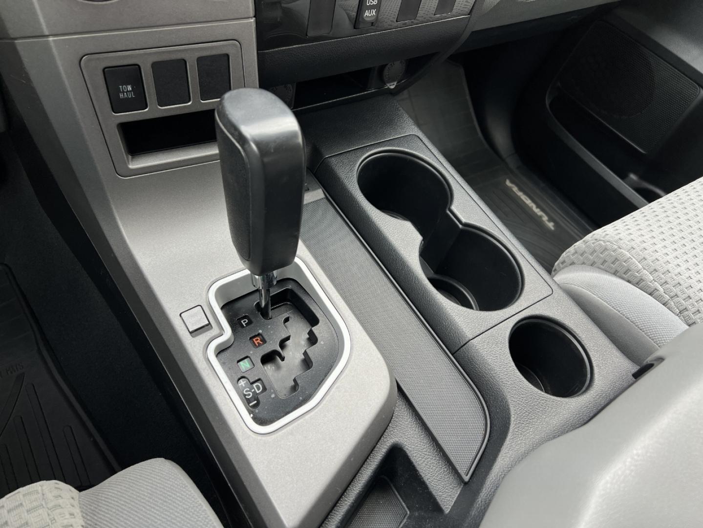 2012 GRAY /Gray Toyota Tundra Tundra-Grade Double Cab 4.6L 4WD (5TFUM5F10CX) with an 4.6L V8 engine, Automatic transmission, located at 2990 Old Orchard Rd., Jackson, MO, 63755, 37.354214, -89.612106 - 2012 Toyota Tundra SR5 Local 1-Owner 117xxx miles 4x4 4.6L V8 Automatic Cruise Power Windows/Locks/Mirrors We have financing available and we accept trades! Fill out a credit application on our website or come by today! If you have any questions, give us a call at (573) 204-7777 or visit ou - Photo#21