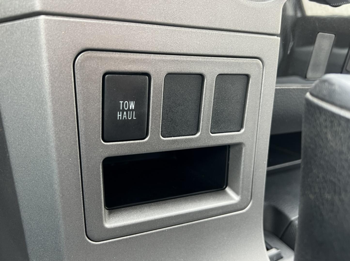 2012 GRAY /Gray Toyota Tundra Tundra-Grade Double Cab 4.6L 4WD (5TFUM5F10CX) with an 4.6L V8 engine, Automatic transmission, located at 2990 Old Orchard Rd., Jackson, MO, 63755, 37.354214, -89.612106 - 2012 Toyota Tundra SR5 Local 1-Owner 117xxx miles 4x4 4.6L V8 Automatic Cruise Power Windows/Locks/Mirrors We have financing available and we accept trades! Fill out a credit application on our website or come by today! If you have any questions, give us a call at (573) 204-7777 or visit ou - Photo#27