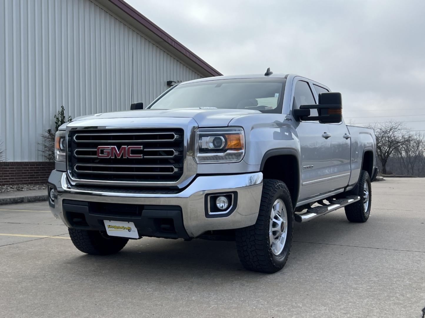2016 SILVER /Tan GMC Sierra 2500HD SLE Crew Cab 4WD (1GT12SE85GF) with an 6.6L V8 DIESEL engine, Automatic transmission, located at 2990 Old Orchard Rd., Jackson, MO, 63755, 37.354214, -89.612106 - 2016 GMC Sierra 2500HD SLE 129xxx miles 4x4 6.6L V8 Turbo Diesel Automatic Backup Camera Power Driver Seat Bluetooth Remote Start Cruise Power Windows/Locks/Mirrors We have financing available and we accept trades! Fill out a credit application on our website or come by today! If you hav - Photo#5