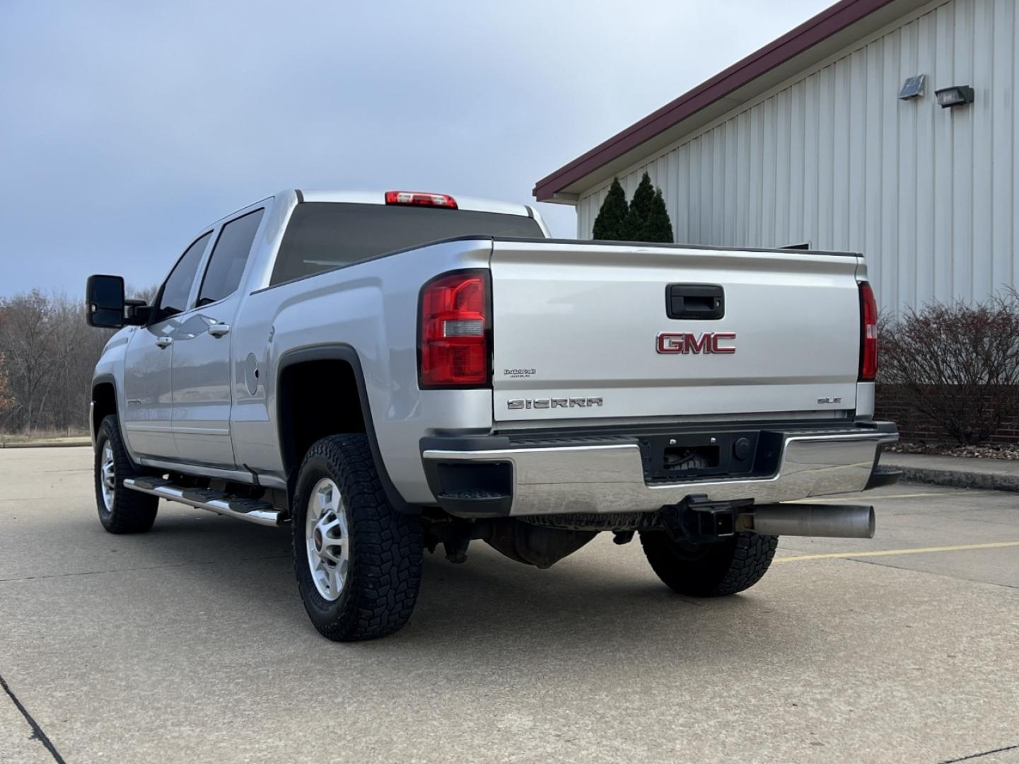 2016 SILVER /Tan GMC Sierra 2500HD SLE Crew Cab 4WD (1GT12SE85GF) with an 6.6L V8 DIESEL engine, Automatic transmission, located at 2990 Old Orchard Rd., Jackson, MO, 63755, 37.354214, -89.612106 - 2016 GMC Sierra 2500HD SLE 129xxx miles 4x4 6.6L V8 Turbo Diesel Automatic Backup Camera Power Driver Seat Bluetooth Remote Start Cruise Power Windows/Locks/Mirrors We have financing available and we accept trades! Fill out a credit application on our website or come by today! If you hav - Photo#9
