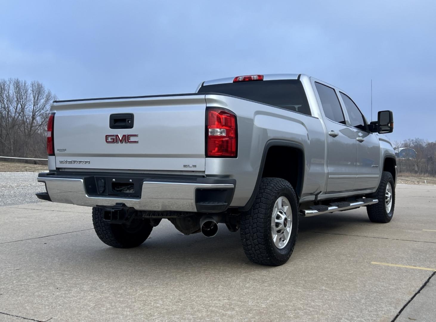 2016 SILVER /Tan GMC Sierra 2500HD SLE Crew Cab 4WD (1GT12SE85GF) with an 6.6L V8 DIESEL engine, Automatic transmission, located at 2990 Old Orchard Rd., Jackson, MO, 63755, 37.354214, -89.612106 - 2016 GMC Sierra 2500HD SLE 129xxx miles 4x4 6.6L V8 Turbo Diesel Automatic Backup Camera Power Driver Seat Bluetooth Remote Start Cruise Power Windows/Locks/Mirrors We have financing available and we accept trades! Fill out a credit application on our website or come by today! If you hav - Photo#8