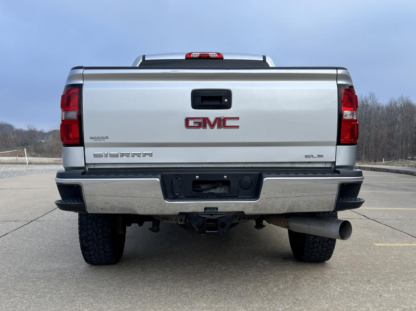 2016 SILVER /Tan GMC Sierra 2500HD SLE Crew Cab 4WD (1GT12SE85GF) with an 6.6L V8 DIESEL engine, Automatic transmission, located at 2990 Old Orchard Rd., Jackson, MO, 63755, 37.354214, -89.612106 - 2016 GMC Sierra 2500HD SLE 129xxx miles 4x4 6.6L V8 Turbo Diesel Automatic Backup Camera Power Driver Seat Bluetooth Remote Start Cruise Power Windows/Locks/Mirrors We have financing available and we accept trades! Fill out a credit application on our website or come by today! If you hav - Photo#10