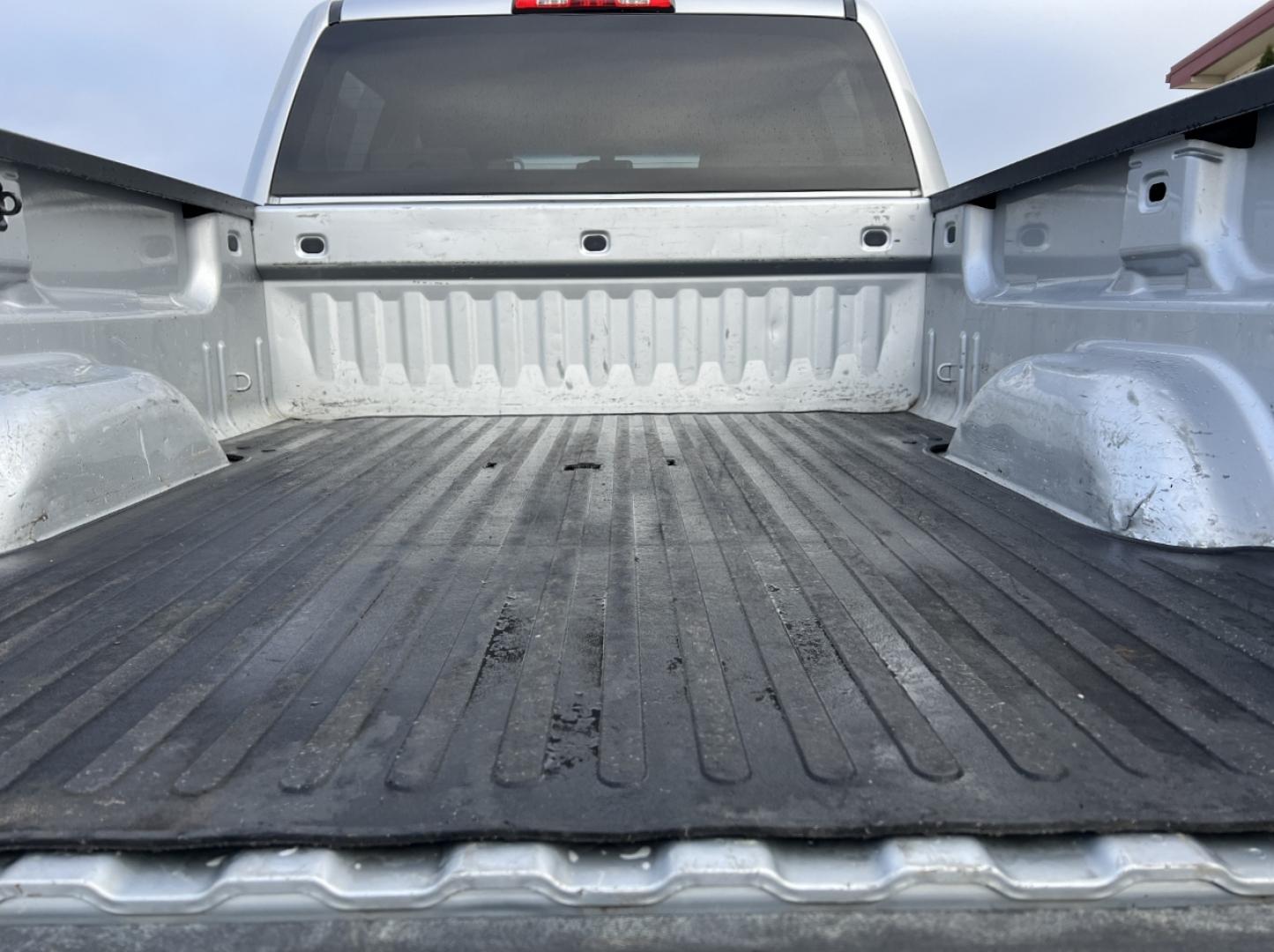 2016 SILVER /Tan GMC Sierra 2500HD SLE Crew Cab 4WD (1GT12SE85GF) with an 6.6L V8 DIESEL engine, Automatic transmission, located at 2990 Old Orchard Rd., Jackson, MO, 63755, 37.354214, -89.612106 - 2016 GMC Sierra 2500HD SLE 129xxx miles 4x4 6.6L V8 Turbo Diesel Automatic Backup Camera Power Driver Seat Bluetooth Remote Start Cruise Power Windows/Locks/Mirrors We have financing available and we accept trades! Fill out a credit application on our website or come by today! If you hav - Photo#20