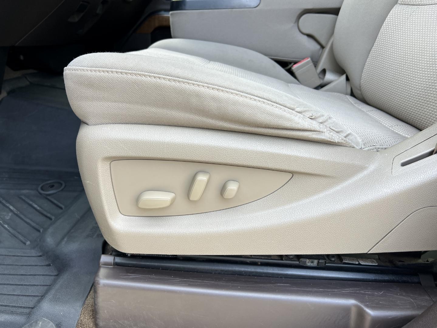 2016 SILVER /Tan GMC Sierra 2500HD SLE Crew Cab 4WD (1GT12SE85GF) with an 6.6L V8 DIESEL engine, Automatic transmission, located at 2990 Old Orchard Rd., Jackson, MO, 63755, 37.354214, -89.612106 - 2016 GMC Sierra 2500HD SLE 129xxx miles 4x4 6.6L V8 Turbo Diesel Automatic Backup Camera Power Driver Seat Bluetooth Remote Start Cruise Power Windows/Locks/Mirrors We have financing available and we accept trades! Fill out a credit application on our website or come by today! If you hav - Photo#12