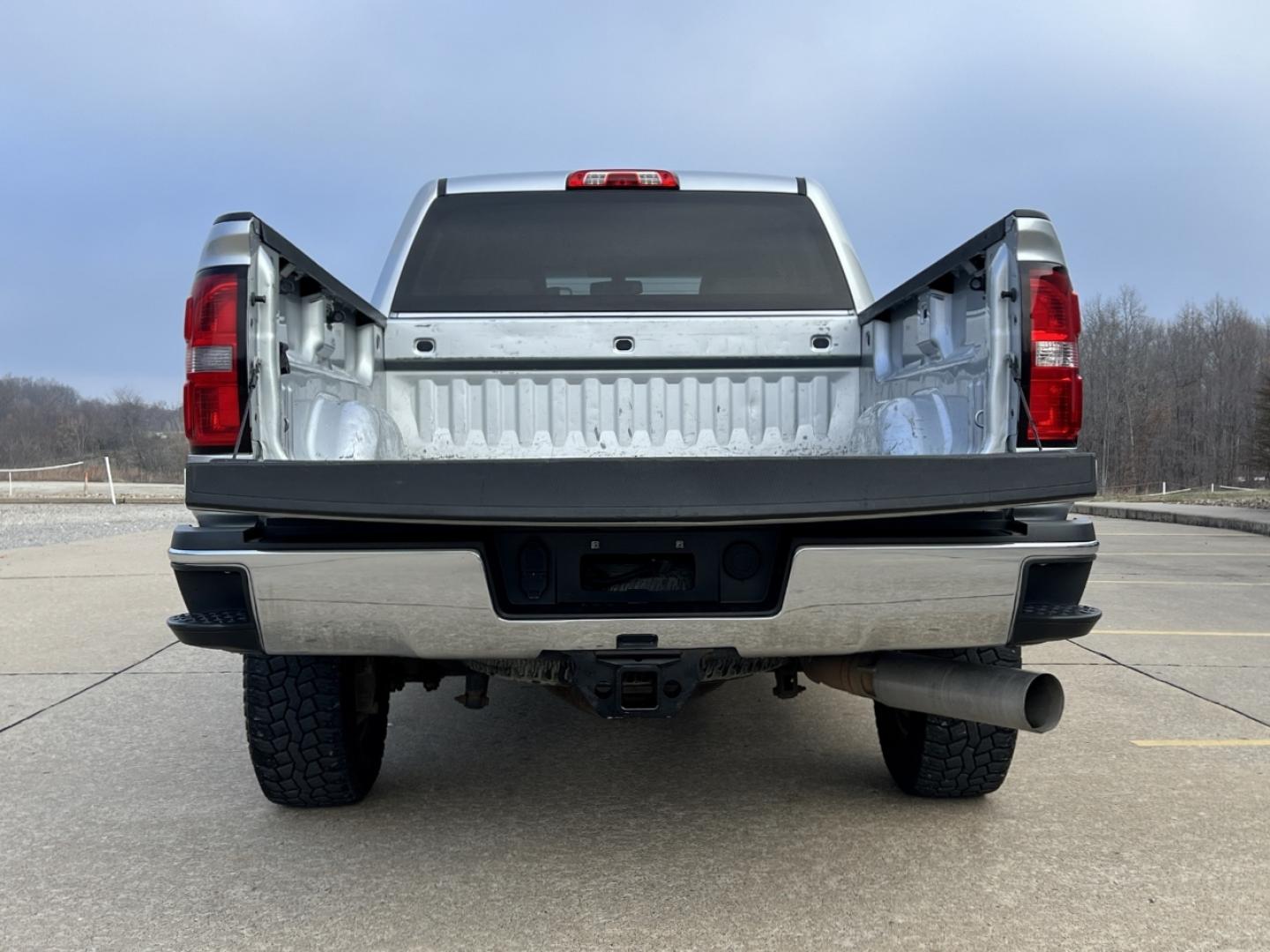 2016 SILVER /Tan GMC Sierra 2500HD SLE Crew Cab 4WD (1GT12SE85GF) with an 6.6L V8 DIESEL engine, Automatic transmission, located at 2990 Old Orchard Rd., Jackson, MO, 63755, 37.354214, -89.612106 - 2016 GMC Sierra 2500HD SLE 129xxx miles 4x4 6.6L V8 Turbo Diesel Automatic Backup Camera Power Driver Seat Bluetooth Remote Start Cruise Power Windows/Locks/Mirrors We have financing available and we accept trades! Fill out a credit application on our website or come by today! If you hav - Photo#19